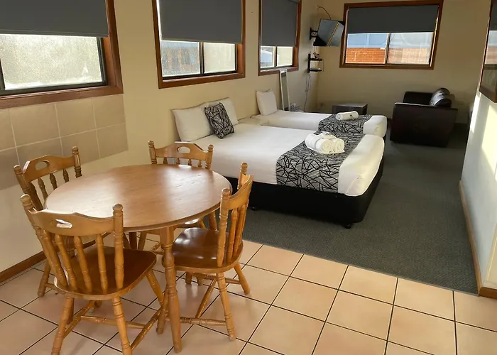 Coastal Bay Motel
