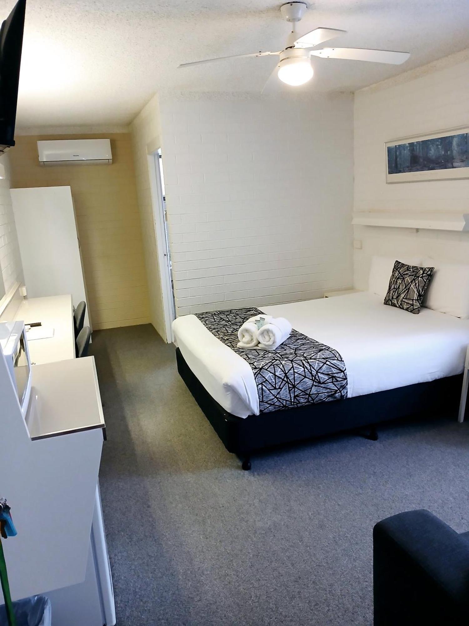 Coastal Bay Motel 3*