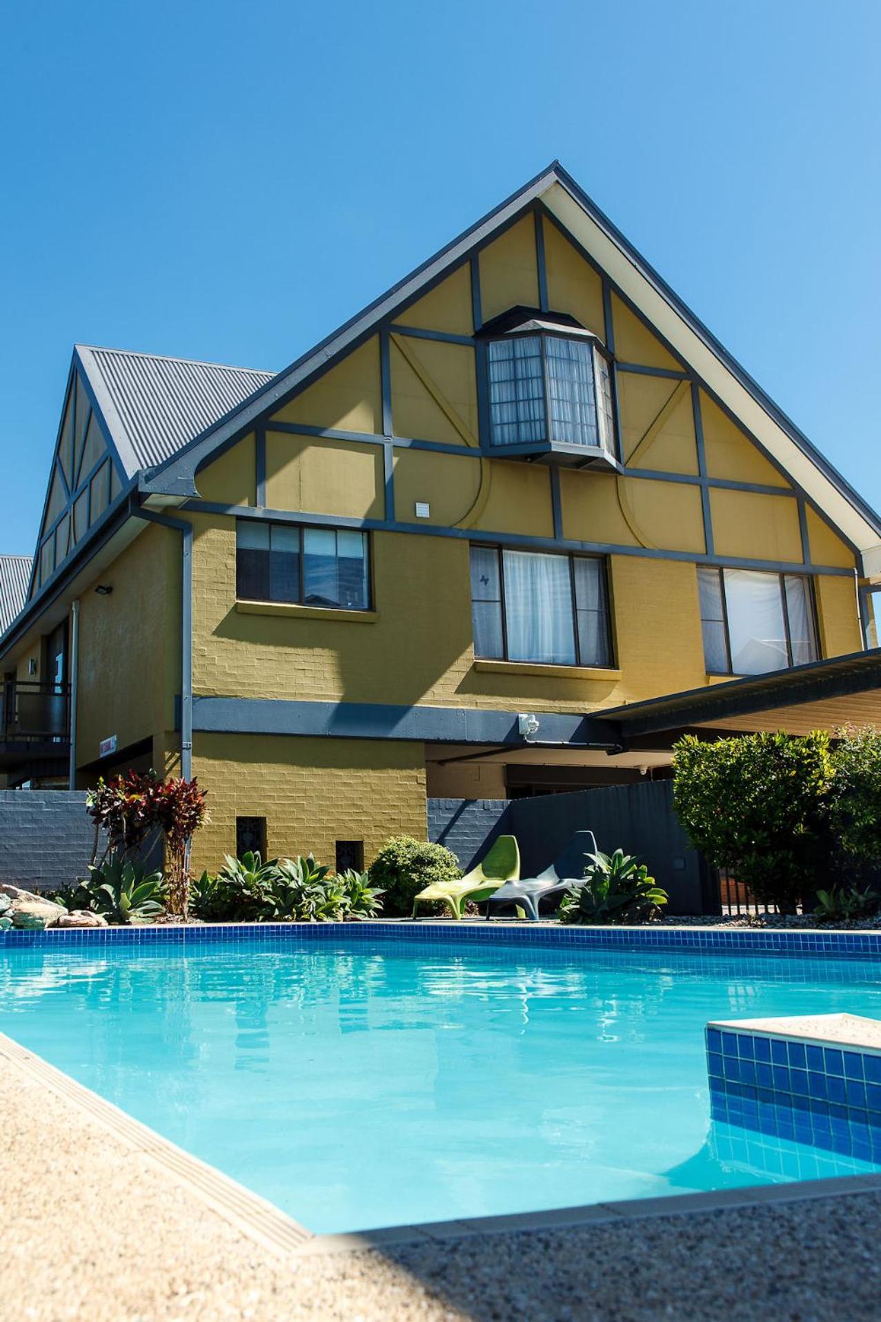 Coastal Bay Motel