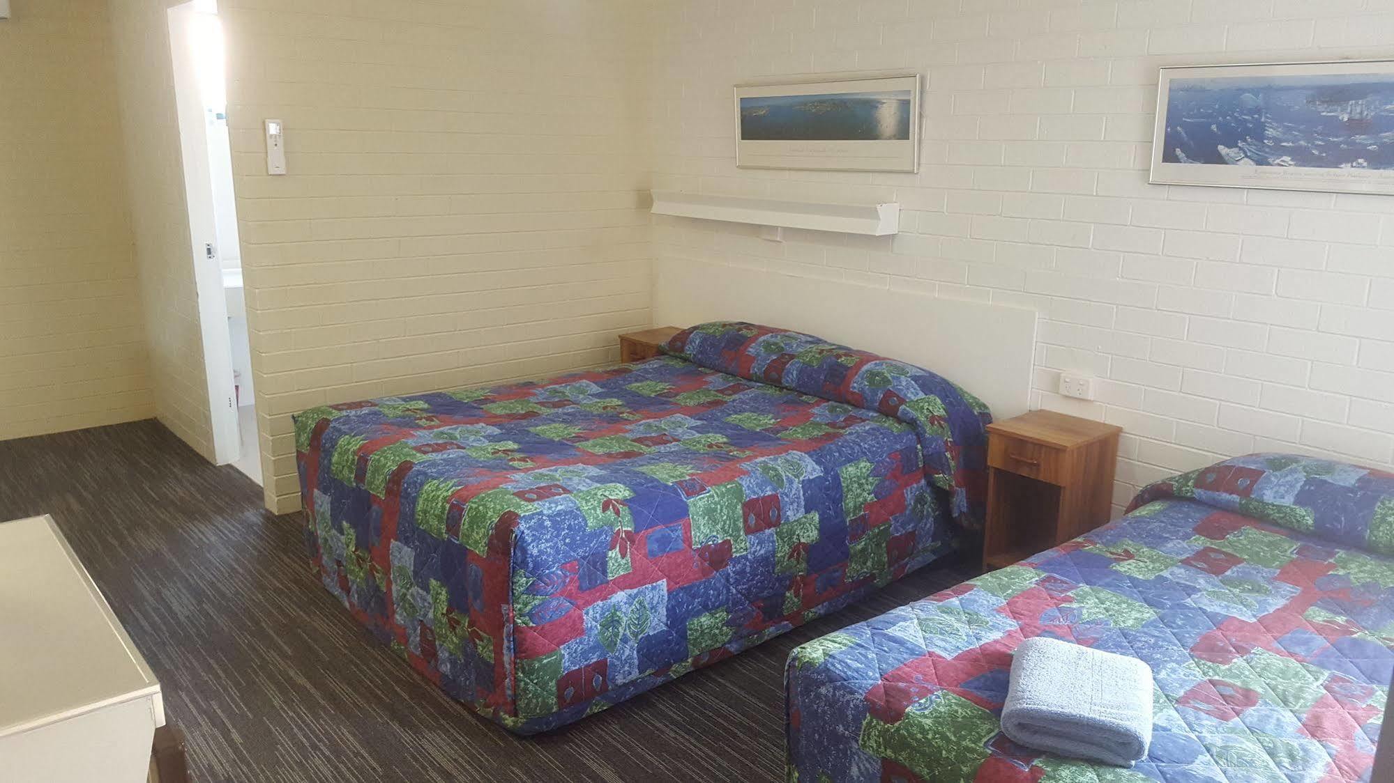 Coastal Bay Motel