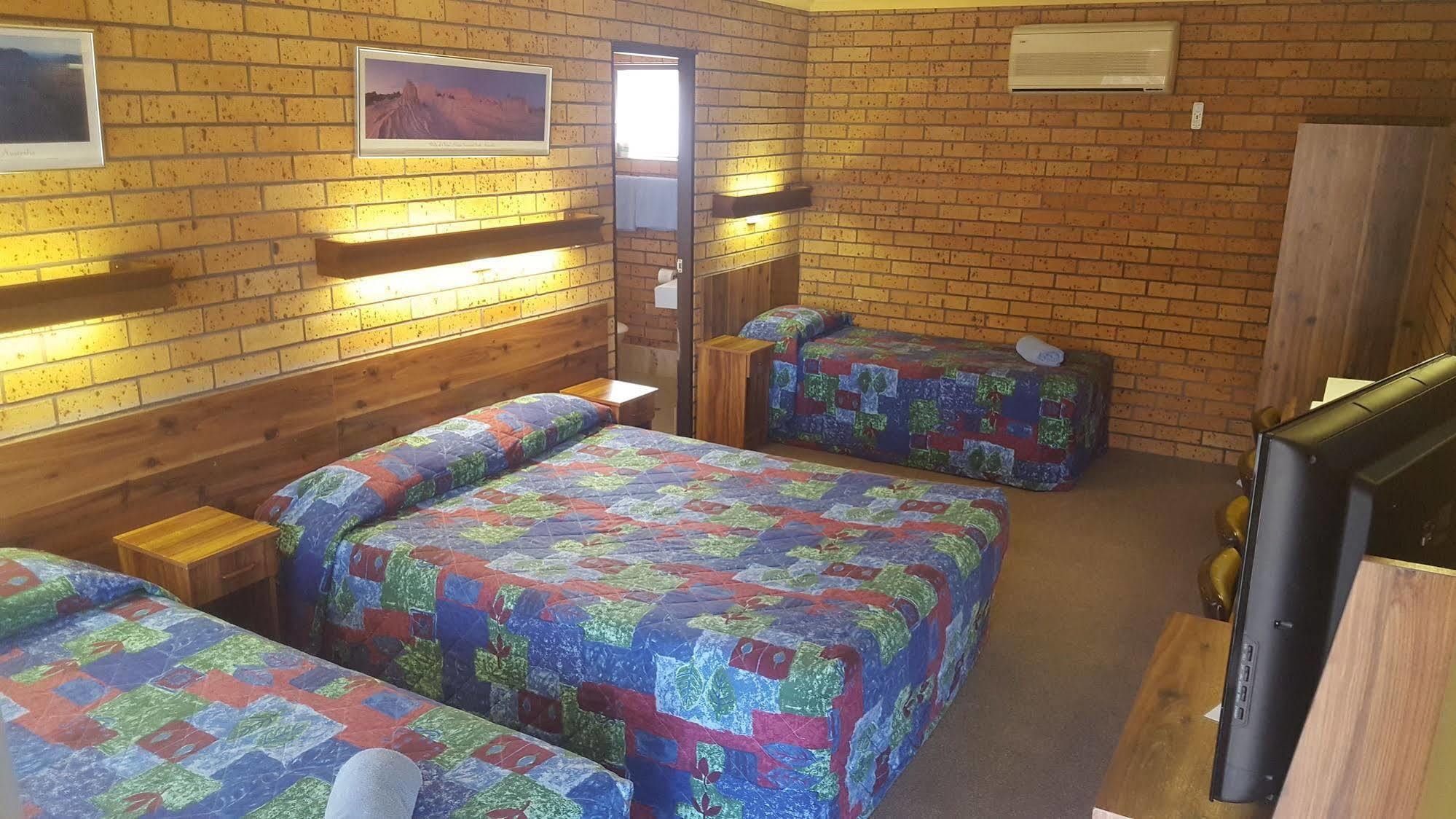 Coastal Bay Motel 3*