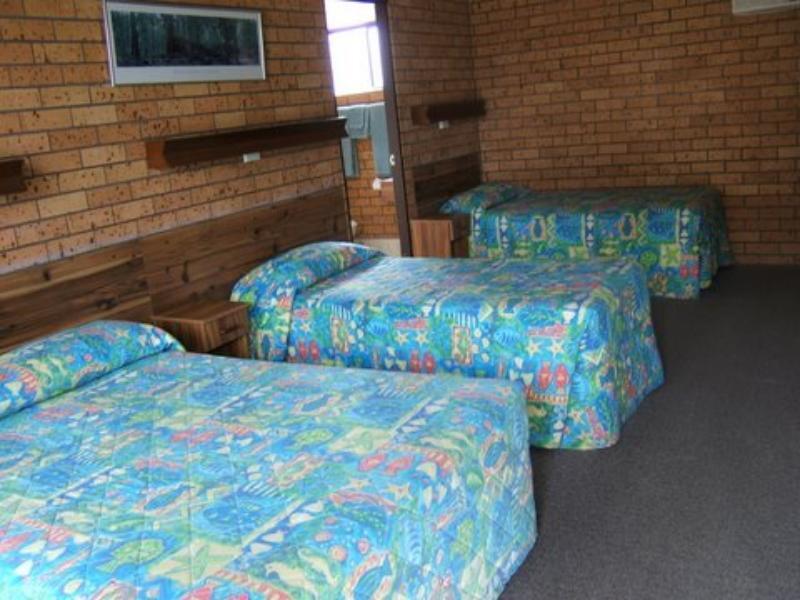 Coastal Bay Motel 3*
